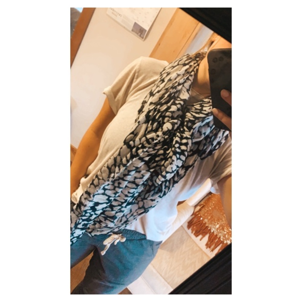 Lightweight scarf - Picture 2 of 3